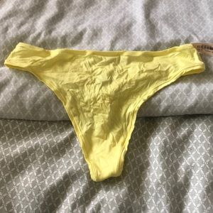 Victoria’s Secret thong underwear size L, NWT